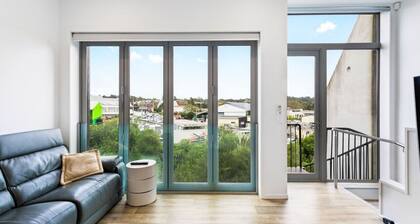 The Perfect Pad on the Shore seconds to Stadium