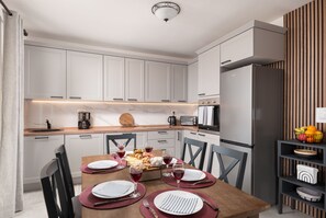 Réfrigérateur, four, plaque de cuisson, lave-vaisselle