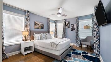 3 bedrooms, desk, iron/ironing board, travel crib