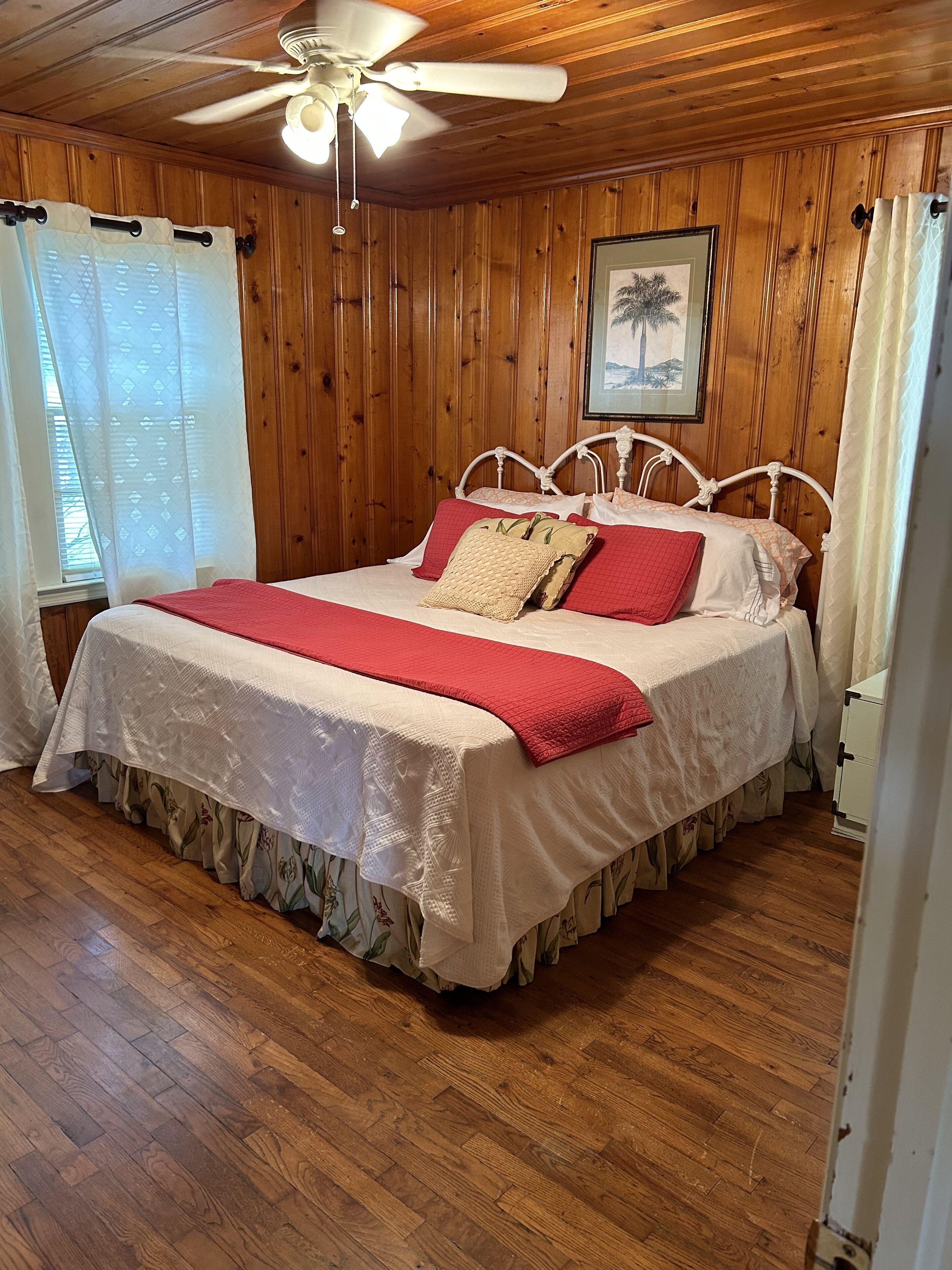 2 bedrooms, iron/ironing board, free WiFi, bed sheets