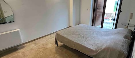 1 bedroom, iron/ironing board, travel cot, free WiFi