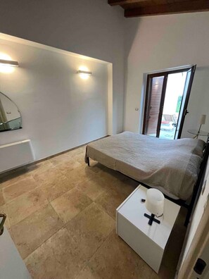 1 bedroom, iron/ironing board, travel crib, free WiFi - A 5 min dalla spiggia ed immerso nel verde, il Relais offre comfort fantastici (atri)