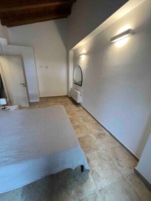 1 bedroom, iron/ironing board, travel cot, free WiFi