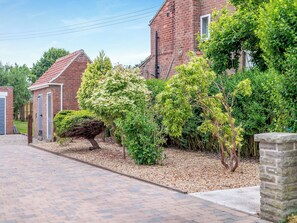 المنطقة المحيطة بالمنشأة