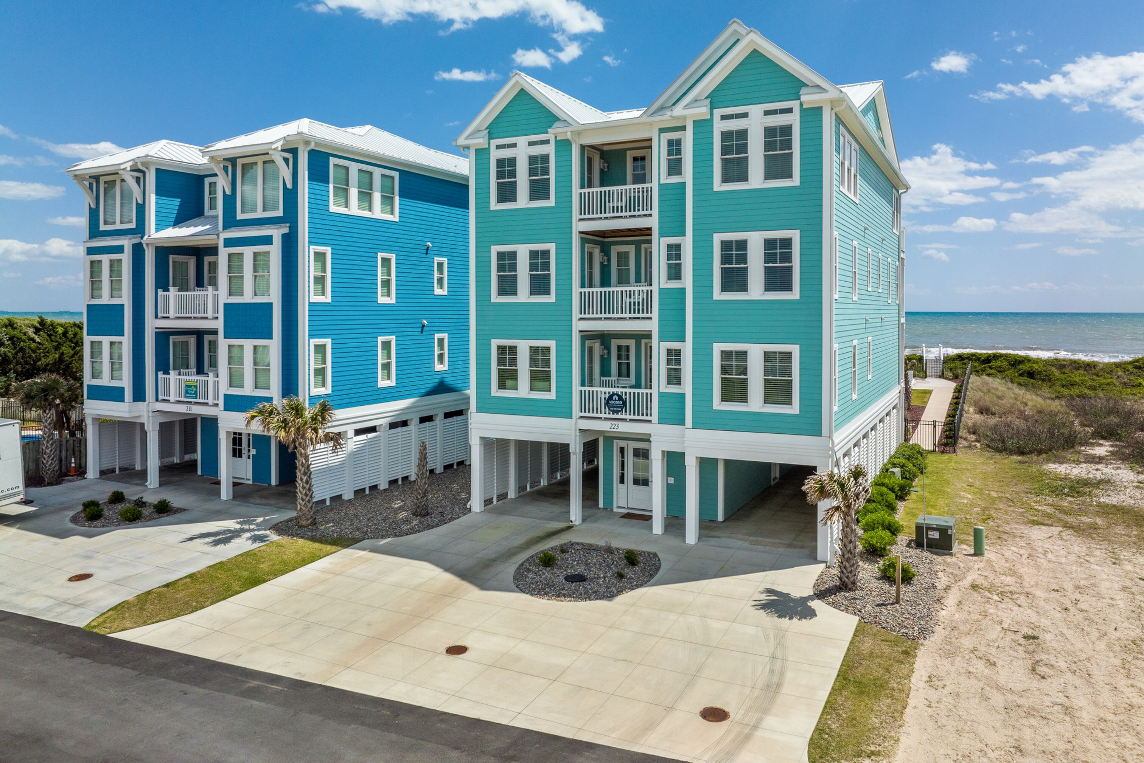 Beachfront home with ocean views, private pool, hot tub, media room & pool table