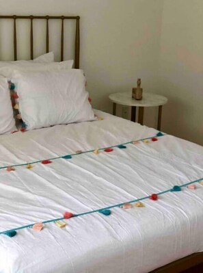 3 bedrooms, free WiFi, bed sheets, wheelchair access