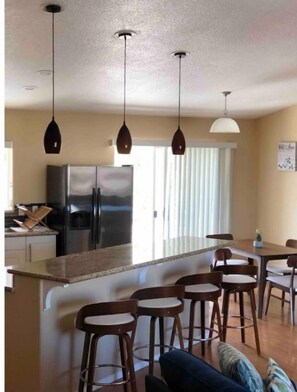 Dining - Your perfect Summer Getaway with a POOL ! (Lake Havasu City)