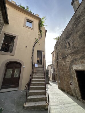 Front of property - La Bartolomea Home&Suite (Pitigliano)