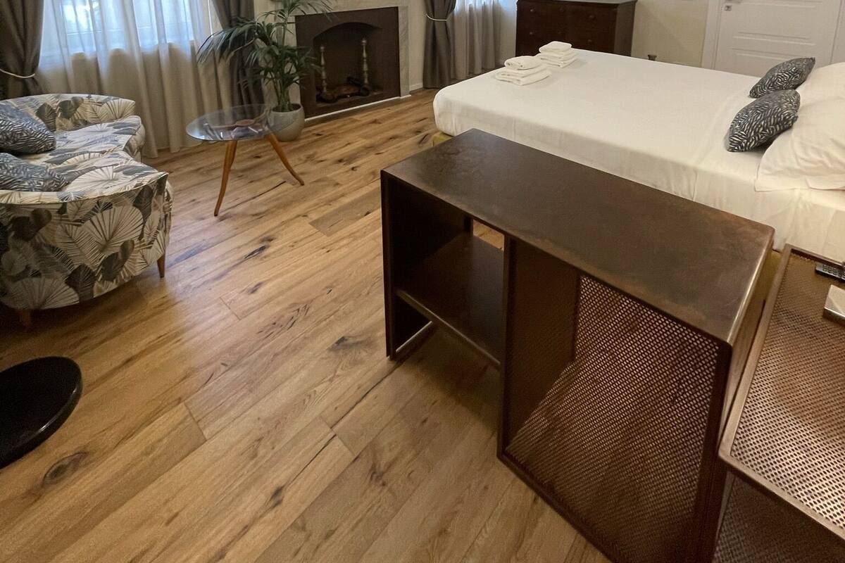 Dobbeltrom – deluxe | Sengetøy av topp kvalitet, dundyner, memory foam-senger og minibar