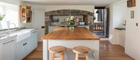 CafetiÚre-théiÚre, table de salle à manger