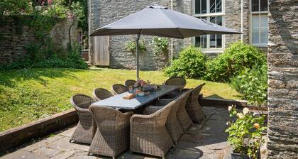 Maberly House - a house that sleeps 15 guests in 7 bedrooms