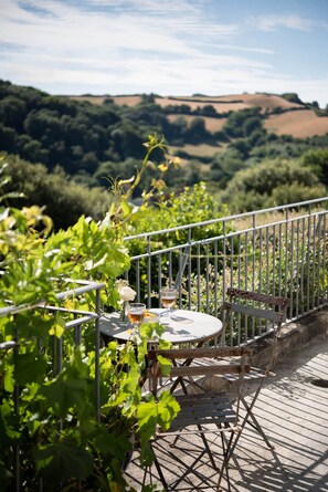 تناول الطعام بالخارج