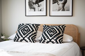 4 bedrooms, desk, iron/ironing board, free WiFi - Murrawingi -  a beautiful modern coastal home (Salcombe)