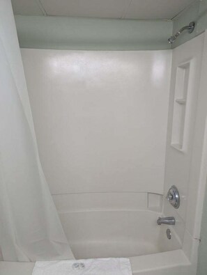 Combined shower/tub, hair dryer, towels, shampoo