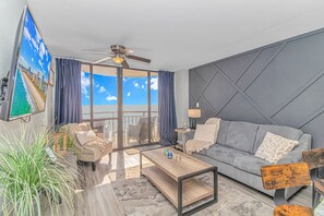 Smart TV, fireplace