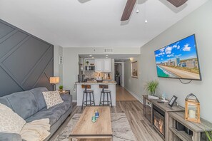 Smart TV, fireplace