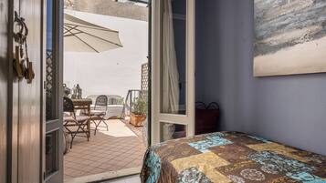 4 bedrooms, iron/ironing board, free cots/infant beds, free WiFi