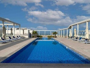 Pool - Luxury Ocean View 2 BR in Ras Al Khaimah by AirDHP (Ras Al-Khaimah)