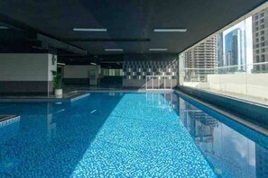 Pool - Bright & Spacious 3BR in Dubai Marina by AirDHP (Dubai)