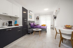 Interior - Cozy studio apartment, (Pula)
