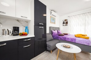 1 bedroom, iron/ironing board, WiFi, bed sheets - Cozy studio apartment, (Pula)