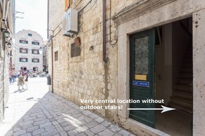 Exterior detail - Bright and Sunny Room - centrally located (Dubrovnik)