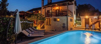 Villa mit Whirlpool und Pool