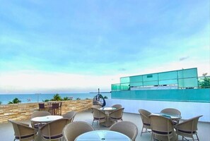 Outdoor dining - Imperial Suítes (João Pessoa)