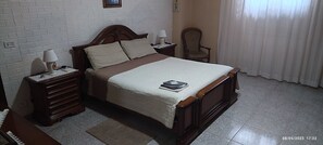 3 quartos, cofres nos quartos, ferros/tábuas de passar roupa