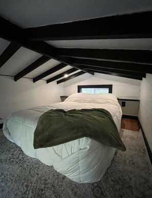 1 bedroom, bed sheets