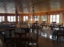 Tabla de planchar con plancha, wifi gratis y ropa de cama 