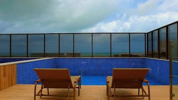 2 kolam renang outdoor