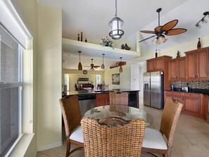 Dining - Sleeps 8, full refund, pool heat, 2 suites (Rotonda West)