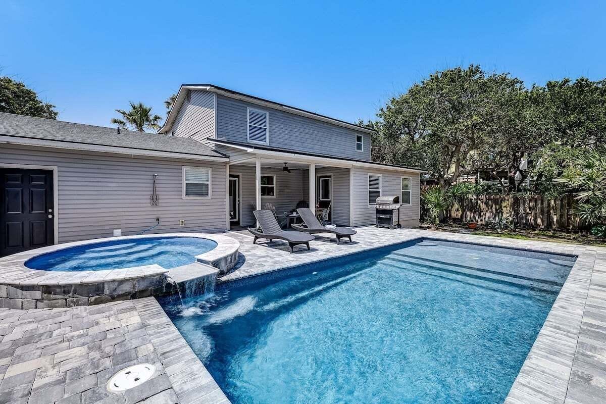 Florida Breeze |Pool & Jacuzzi| 2-min walk to BCH