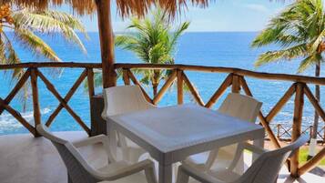 Deluxe Suite | Terrace/patio