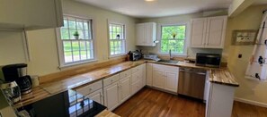 Fridge, microwave, oven, stovetop - Edgartown Cottage By The Pond (Edgartown)