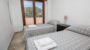 4 chambres, fer et planche à repasser, accès au Wi-Fi (inclus)