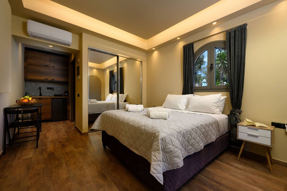 Luxury Twin Room | Premium bedding, pillowtop beds, WiFi (free)