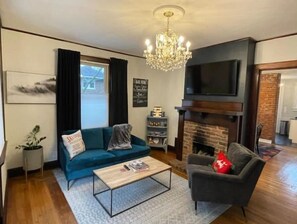 Smart TV, fireplace