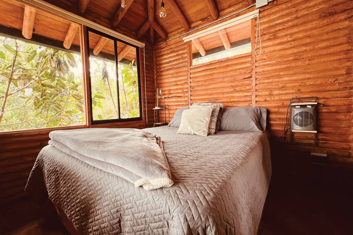 Family Cabin, Multiple Beds, Hot Tub, City View | Free WiFi, bed sheets