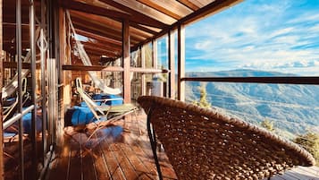 Cabana família, banheira de imersão, vista para a cidade | Área de estar
