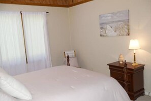 3 bedrooms, in-room safe, desk, free WiFi - Spacious Retreat with Outdoor Firepit & Large Deck (Banco)