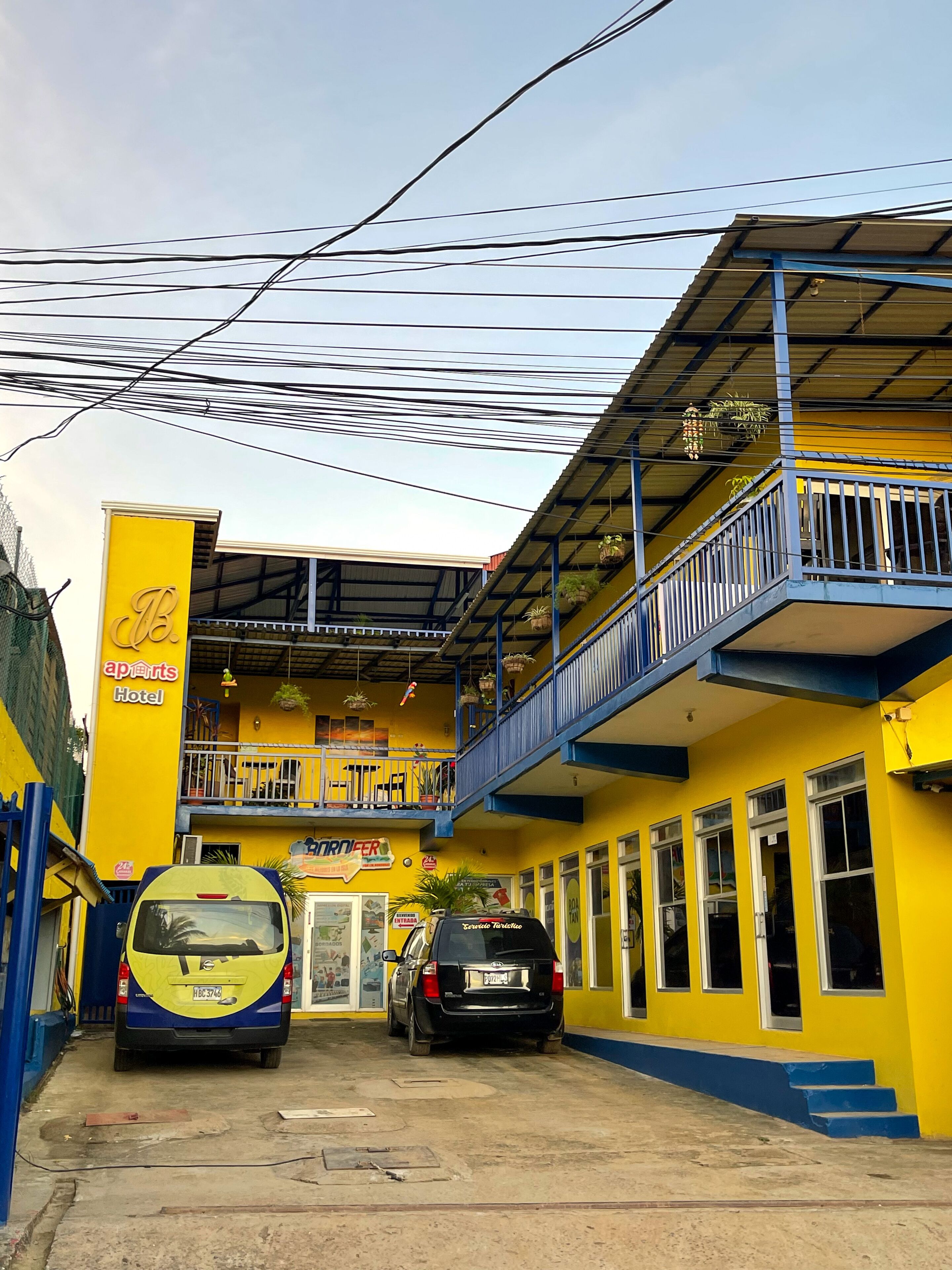 المنشأة من الخارج