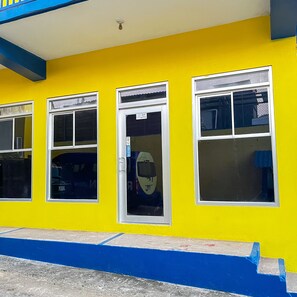 Exterior - B. Apart Hotel (Roatan)