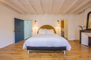 3 habitaciones, escritorio, tabla de planchar con plancha y wifi gratis 