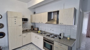 Premium Apartment | Private kitchen | Full-sized fridge, microwave, oven, stovetop - Doukas Aparthotel (Pangaio)
