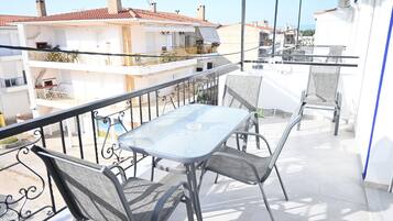 Comfort Room | Terrace/patio