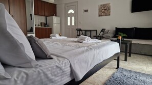 Deluxe Studio | Premium bedding, individually decorated, individually furnished - Doukas Aparthotel (Pangaio)