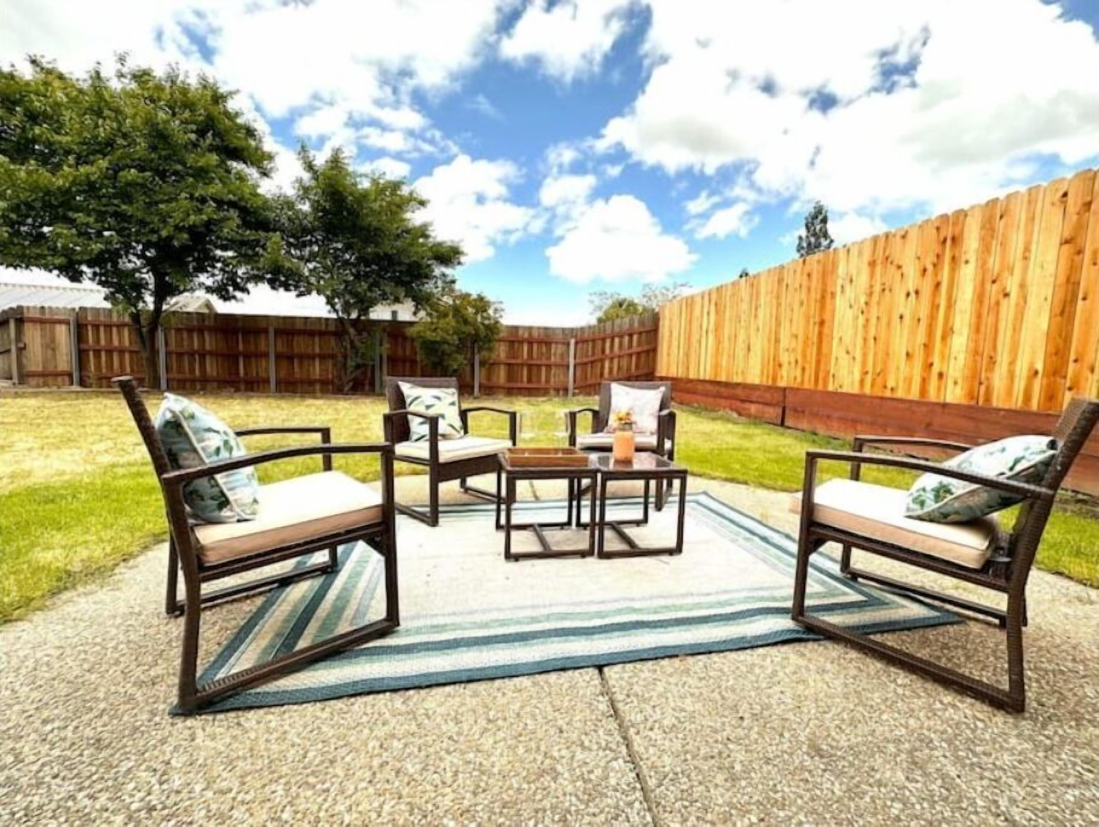 Big Family Home Near Shops/10 Mins to Highway
