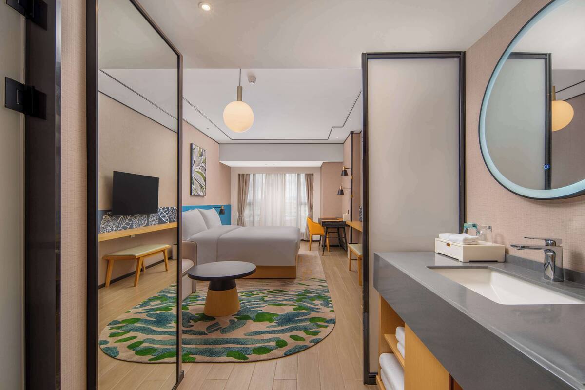 down duvets, in-room safe, desk, blackout curtains